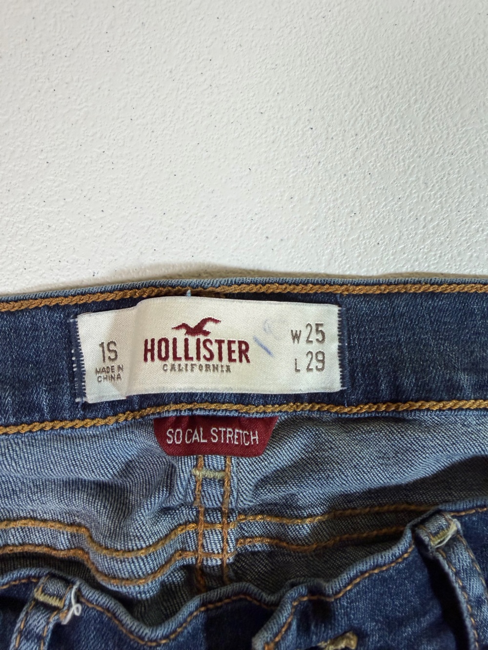 Hollister Oceanside Super Skinny Women's Straight-Leg Jeans in Dark Blue Wash - Picture 4 of 10